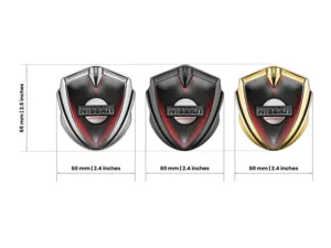 Nissan Metallico Emblema Badge Stile Tuning Splendente